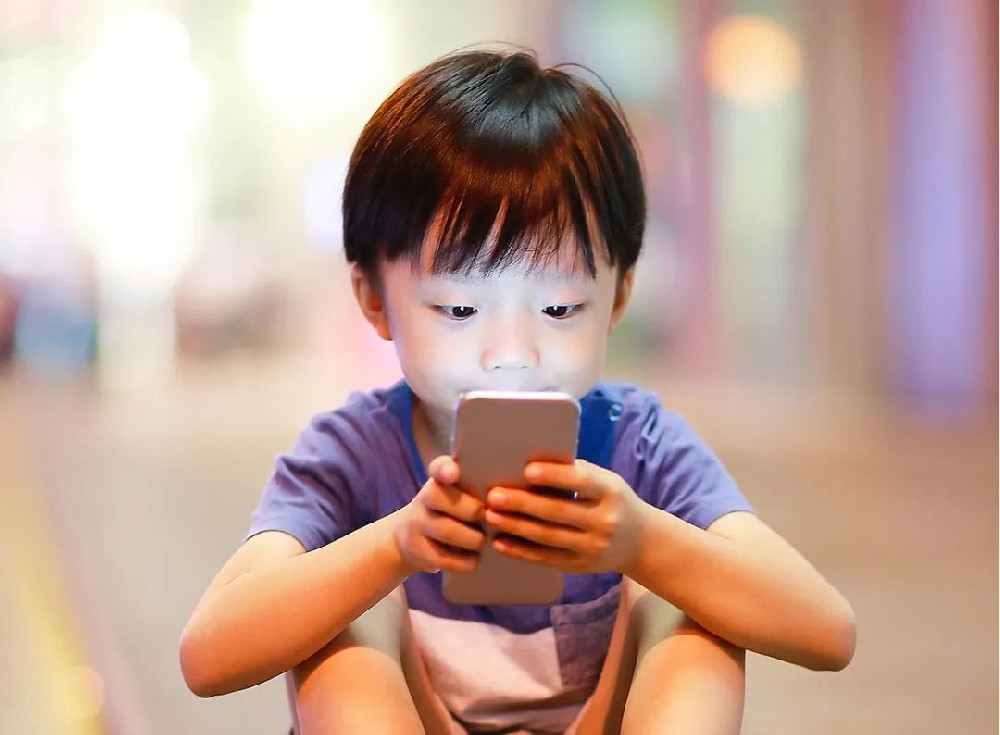 寒假是孩子近视的“加速期”？小儿眼科医生：做好这3点